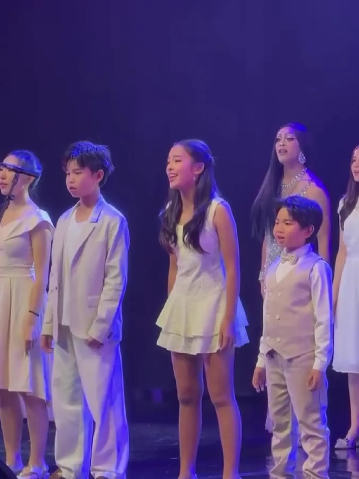 โมเมนต์สุดใจฟู  "แอฟ ทักษอร" ควง "นนกุล" แท็กทีมเชียร์ "น้องปีใหม่"  