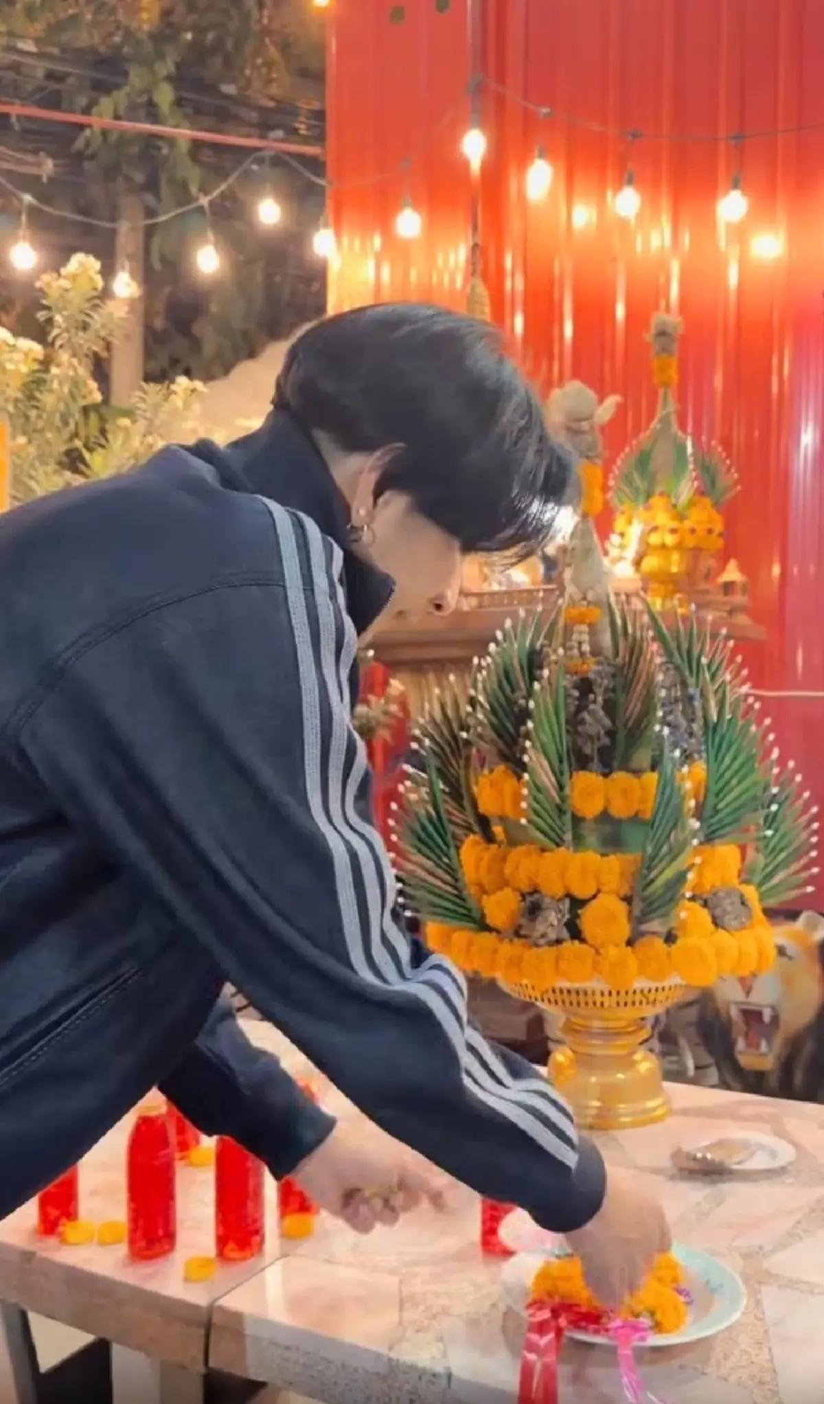 ส่อง บอล เชิญยิ้ม ล้วงไหศาลเจ้าแม่งูจงอาง ฮือฮาเลขที่หยิบได้