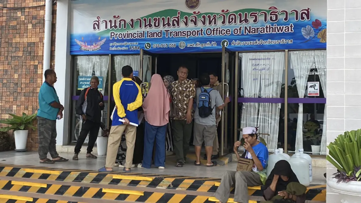 นราฯ ร่ำไห้หลุดบัตรคนจน อ้างมีรถทิพย์ ขนส่งเร่งช่วยด่วน