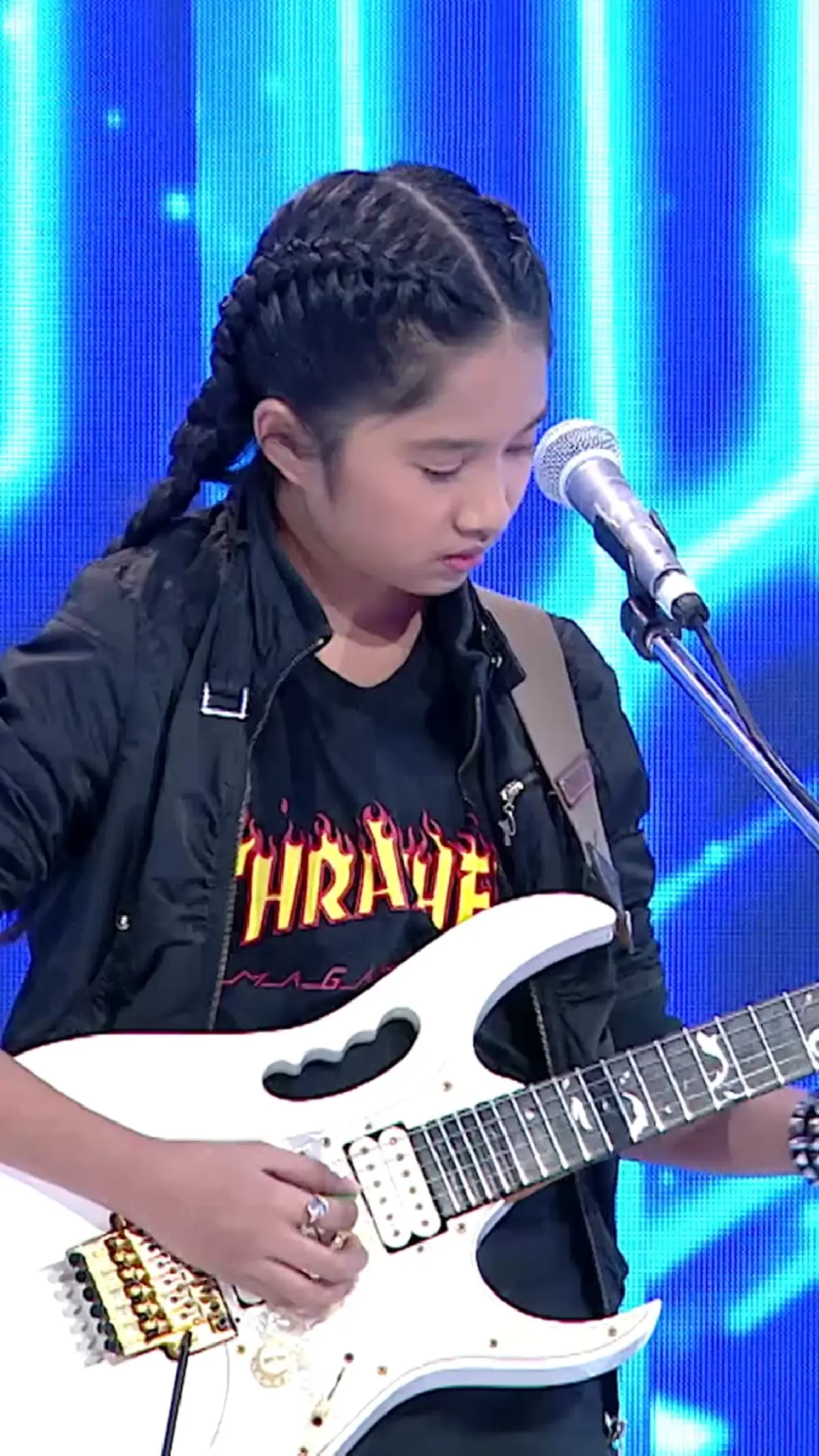 กระหึ่มโลก  "เนเน่ รอยัล" สาวน้อยภูเก็ตวัย 16 ปี คว้า 4 ผ่านเวทีดัง