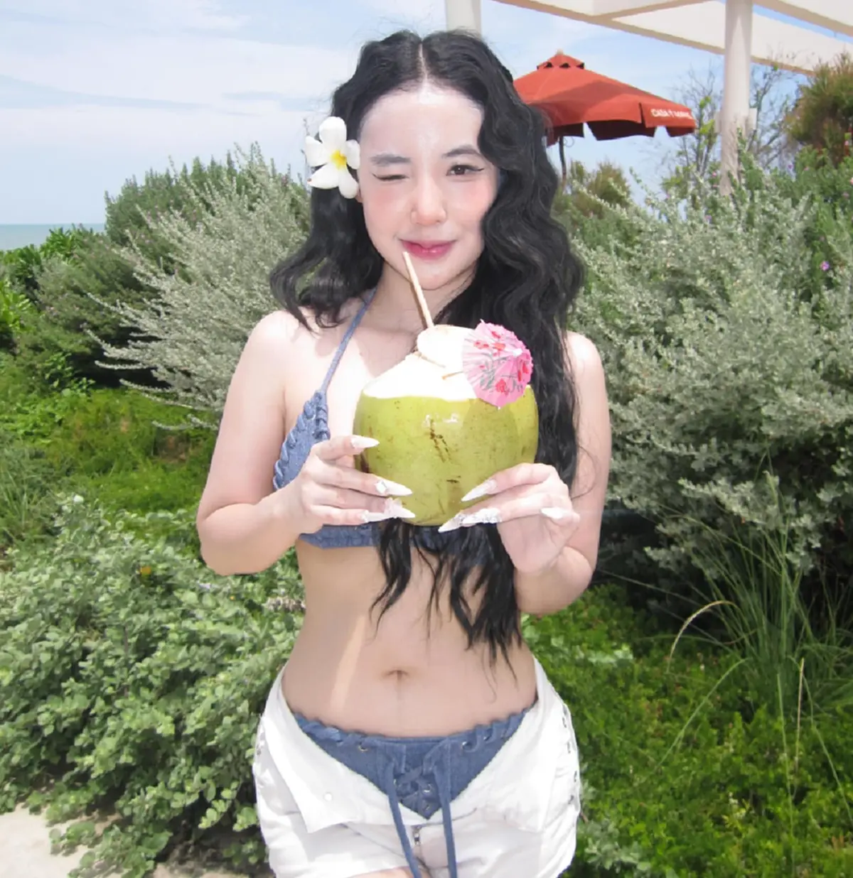  "น้องพลอย " ลูกสาว "เท่ง เถิดเทิง" นุ่งบิกินี่ตัวจิ๋ว ฉลองวัย 24 ปี