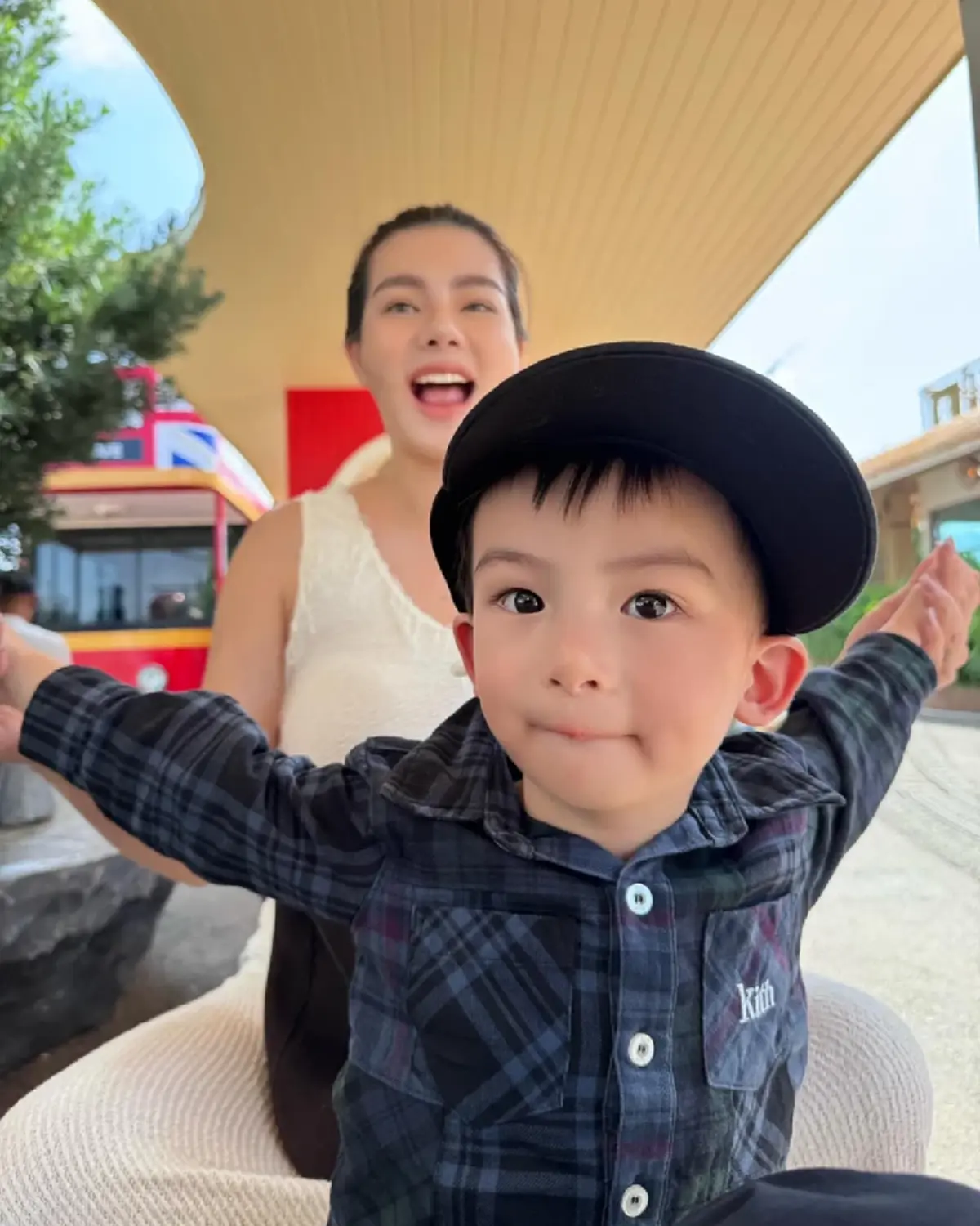 โตแล้วหล่อมาก "น้องไซลาส" ลูกชาย "ดิว อริสรา" อัปเดตลุคใหม่ 