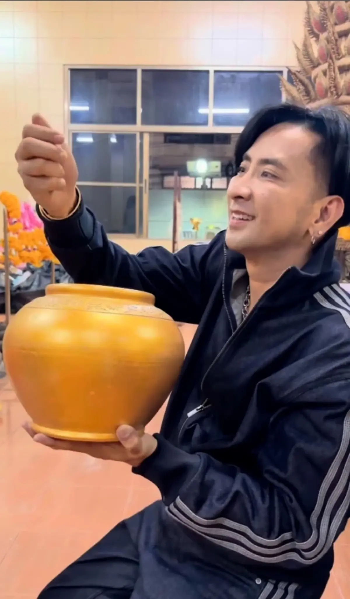 ส่อง บอล เชิญยิ้ม ล้วงไหศาลเจ้าแม่งูจงอาง ฮือฮาเลขที่หยิบได้