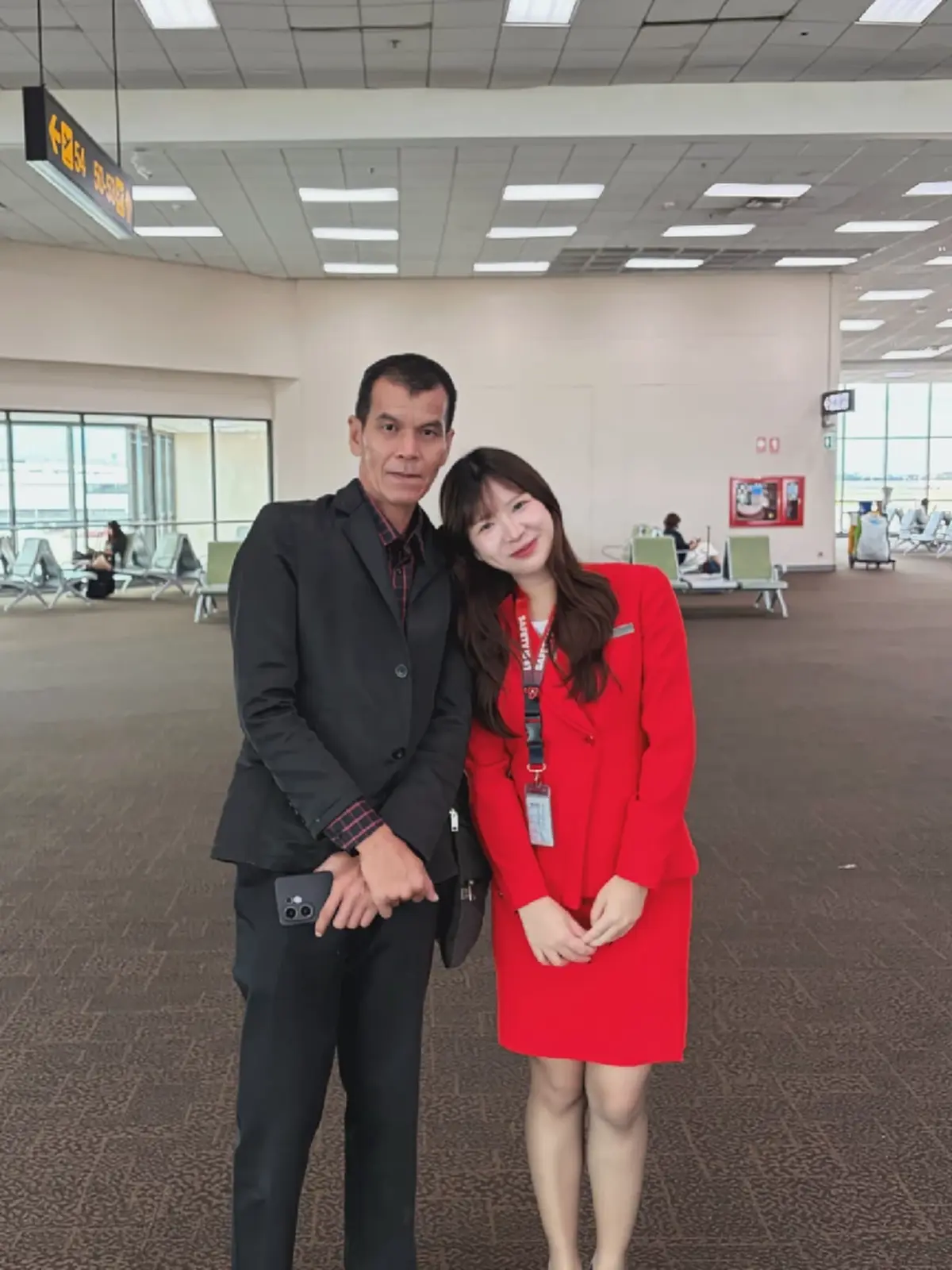 ลูกสาว "ยาวลูกหยี" แชะภาพคู่คุณพ่อ หนุ่มๆแห่ฝากตัวเป็นลูกเขย