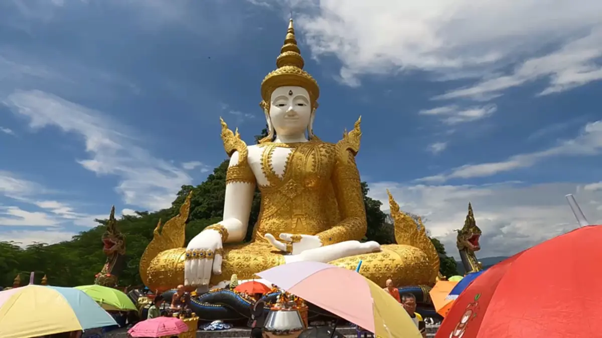 แห่แน่นวัดผารังหมี! หลังลือสนั่นคนดวงเฮง ถูกรางวัล 30 ล้าน 3 ครั้ง