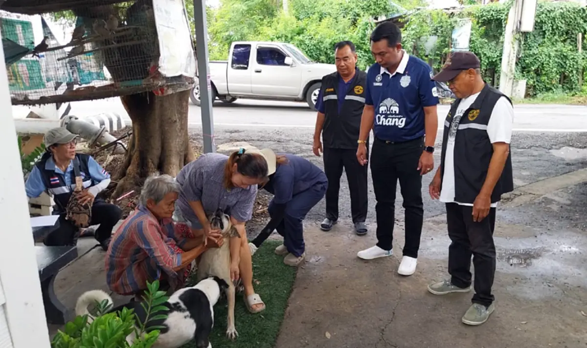 ปทุมธานีปูพรมฉีดวัคซีนพิษสุนัขบ้าพื้นที่ไข่แดงคูบางหลวง
