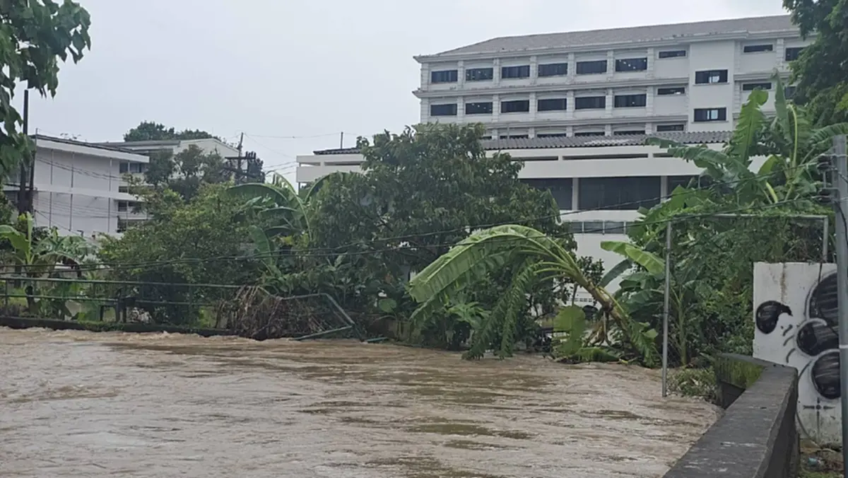 พิษฝนตกหนัก ทำภูเก็ตอ่วมน้ำท่วมเมือง คลองบางใหญ่สูง 3 เมตร