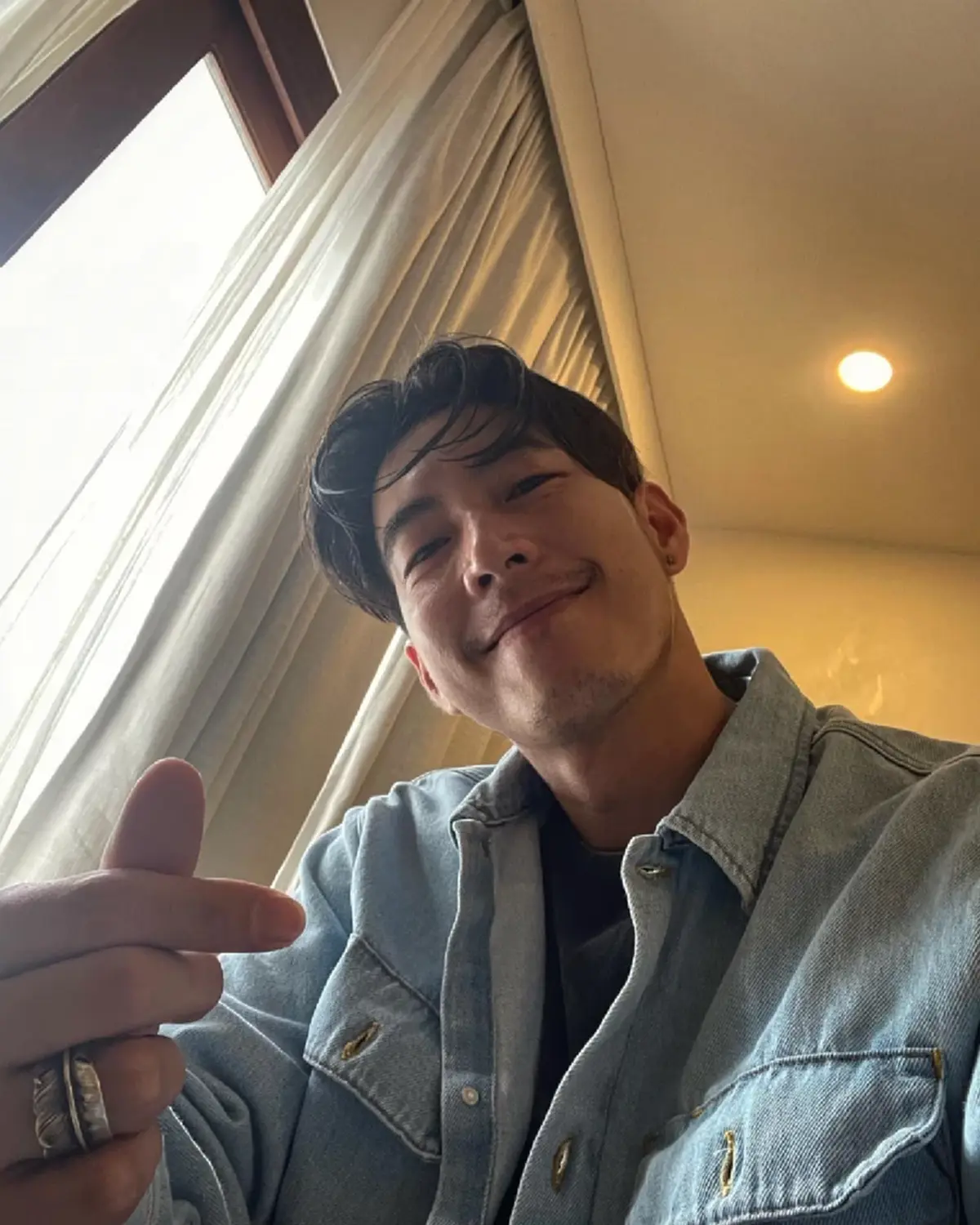 "โตโน่ ภาคิน" ปลื้มปนซึ้ง เจอแฟนคลับส่งกระดาษแผ่นเดียว