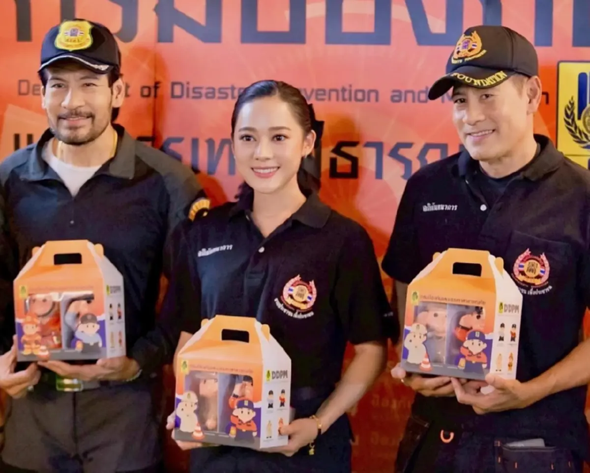 สยบข่าวลือเลิก  "ไทด์ เอกพันธ์" ควง "ทับทิม อัญรินทร์" เคลียร์ชัด 