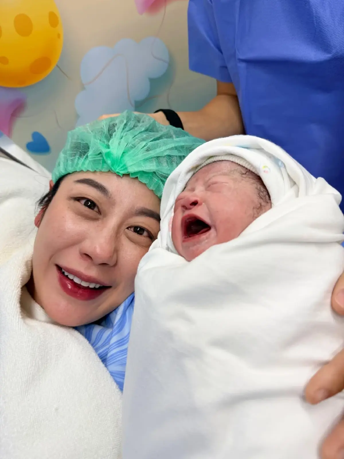 "กิก ดนัย" ประกาศข่าวดี ภรรยาคลอดลูกสาวคนที่ 2 "น้องเกิร์ล"