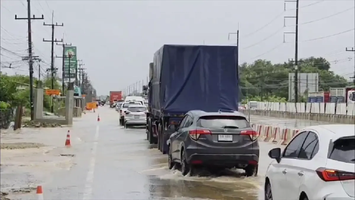 ฝนถล่มระยองหนักสุดในรอบปี! น้ำท่วมสุขุมวิท การจราจรติดขัดหนัก