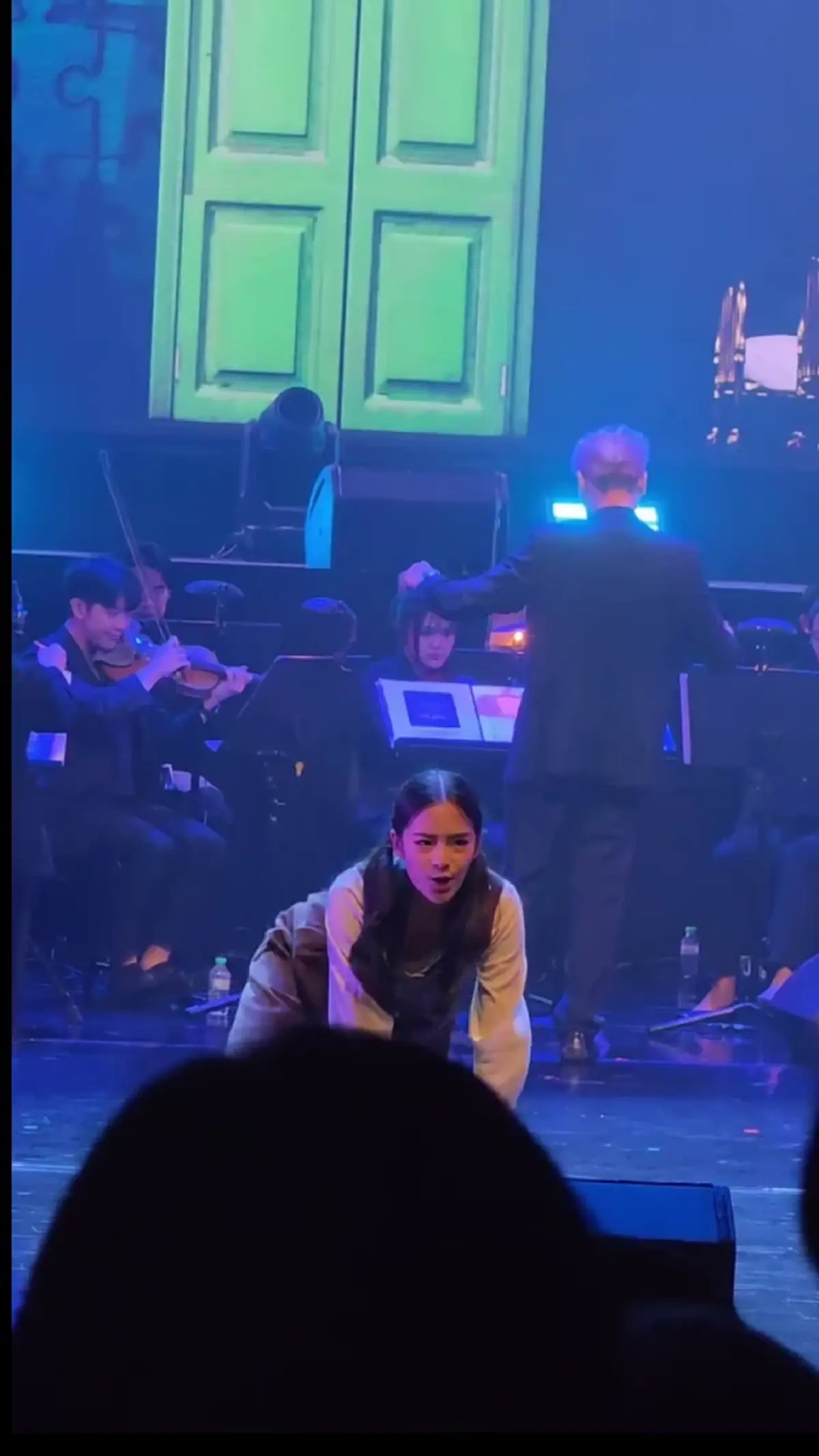โมเมนต์สุดใจฟู  "แอฟ ทักษอร" ควง "นนกุล" แท็กทีมเชียร์ "น้องปีใหม่"  