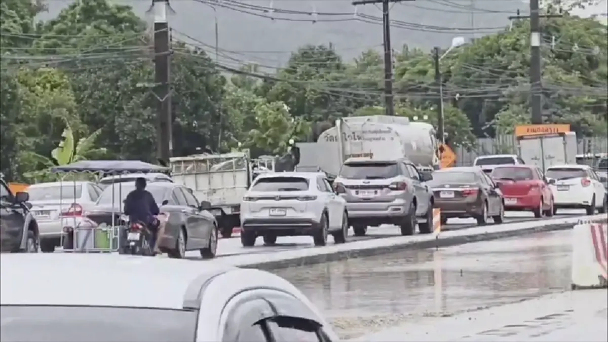 ฝนถล่มระยองหนักสุดในรอบปี! น้ำท่วมสุขุมวิท การจราจรติดขัดหนัก