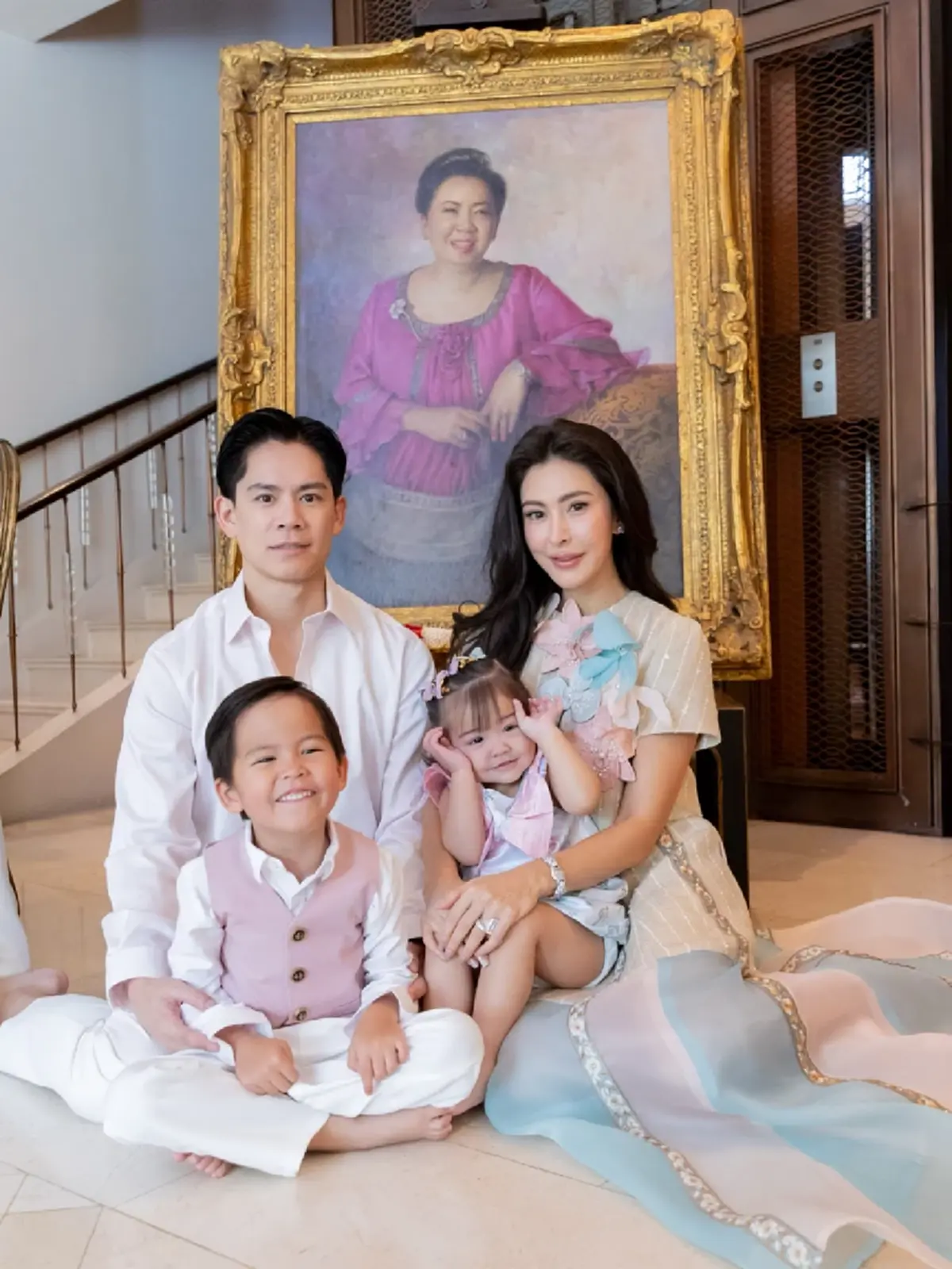 "กรณ์ ณรงค์เดช" พาครอบครัวทำบุญวันเกิดคุณแม่ผู้ล่วงลับ