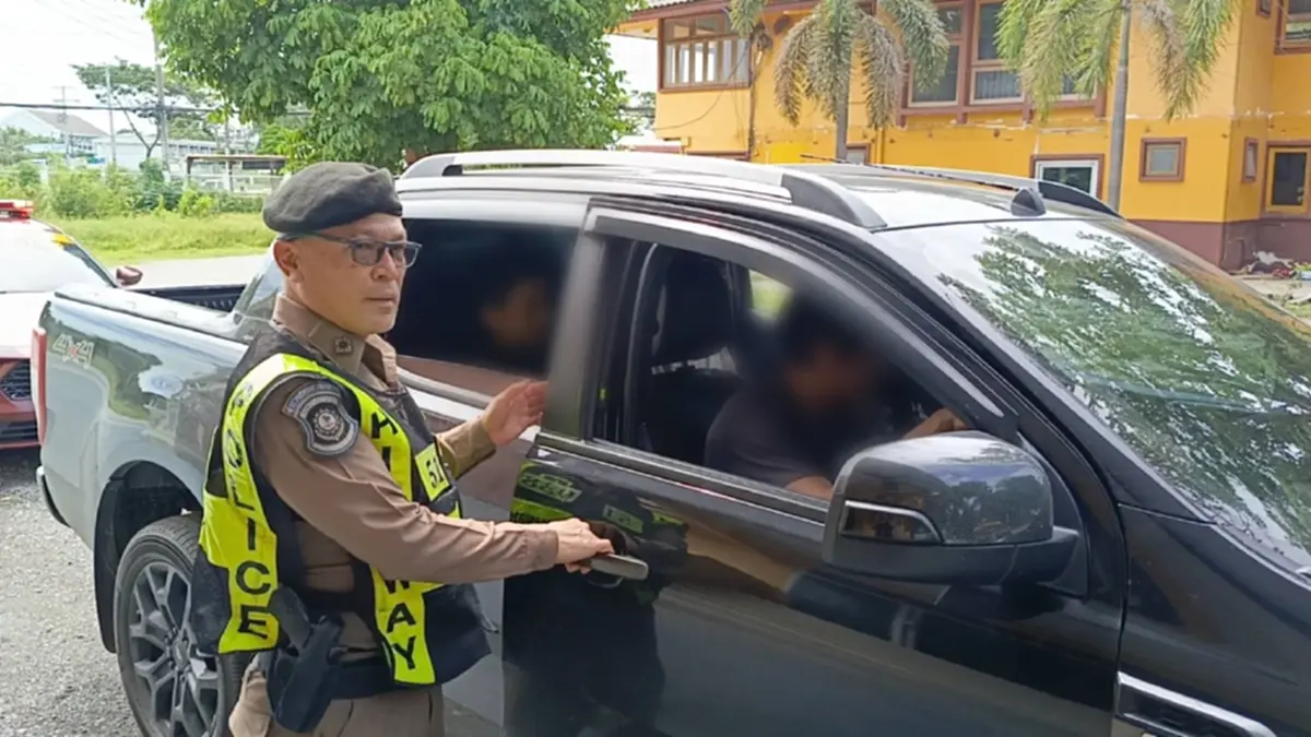 สกัดรถลักลอบขน 3 ชาวจีน เช็กประวัติลึกผงะเจอ 2 ราย มี "หมายจับแดง"