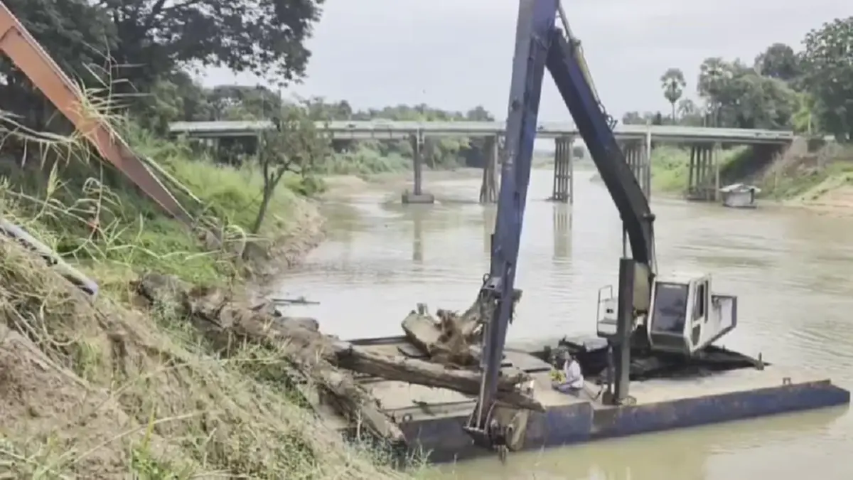 ฮือฮา! ขุดพบตะเคียน "แม่ศรีประภา" ชาวบ้านกราบไหว้ขอโชคลาภ