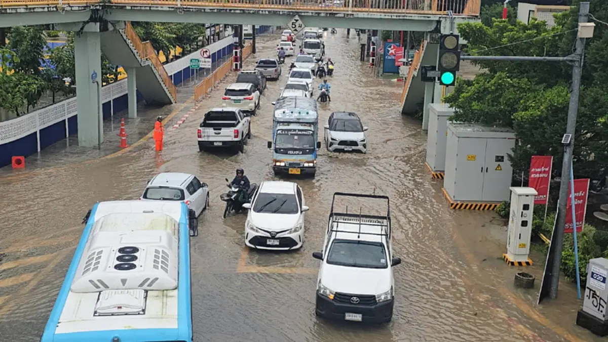 พิษฝนตกหนัก ทำภูเก็ตอ่วมน้ำท่วมเมือง คลองบางใหญ่สูง 3 เมตร