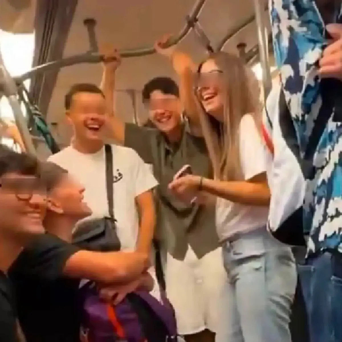ไม่แผ่ว ดราม่าวัยรุ่นอิตาลี โผล่ป่วนบูธห้าง พนง.ต้องเรียก รปภ.