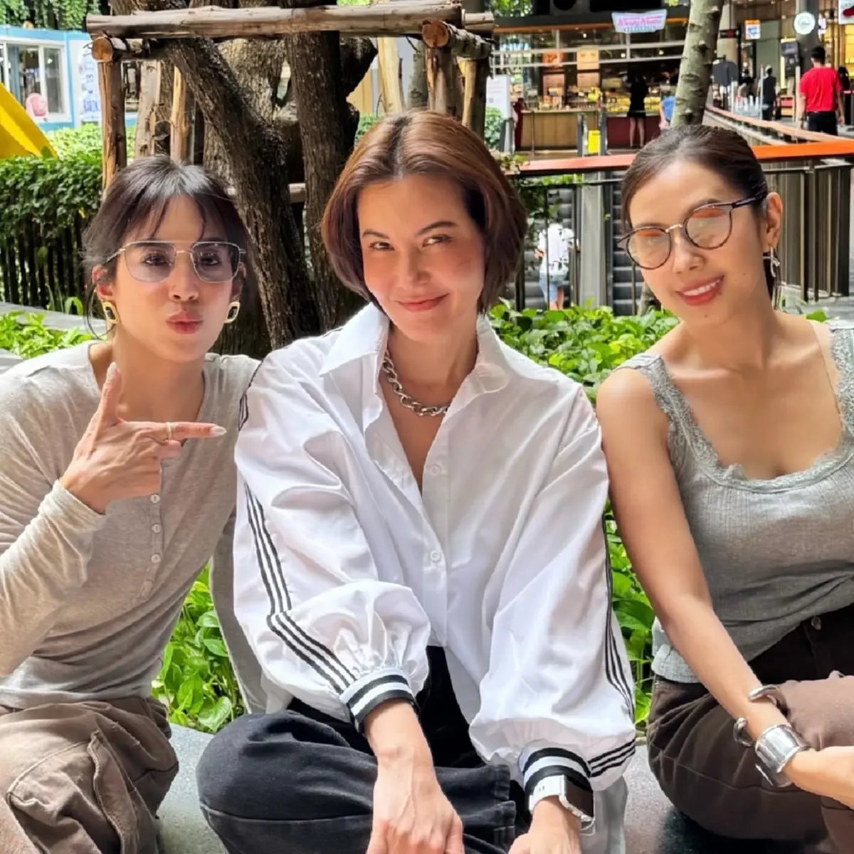 แฟนคลับอึ้งเกินต้านมาก  "ธัญญ่า-เกด-ยุ้ย" แชะภาพเทียบอดีต 30 ปี