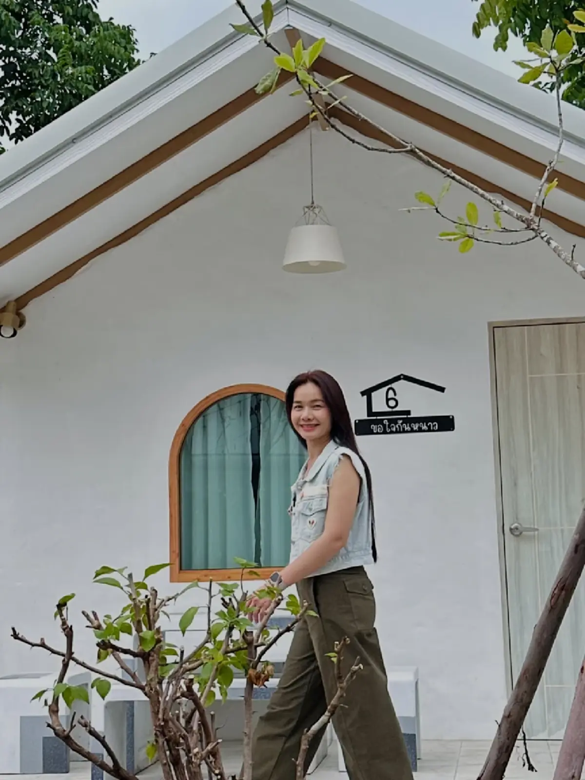 เตรียมเช็กอิน "ต่าย อรทัย" อวดโฉมบ้านพักสีขาวสุดชิลที่นครนายก