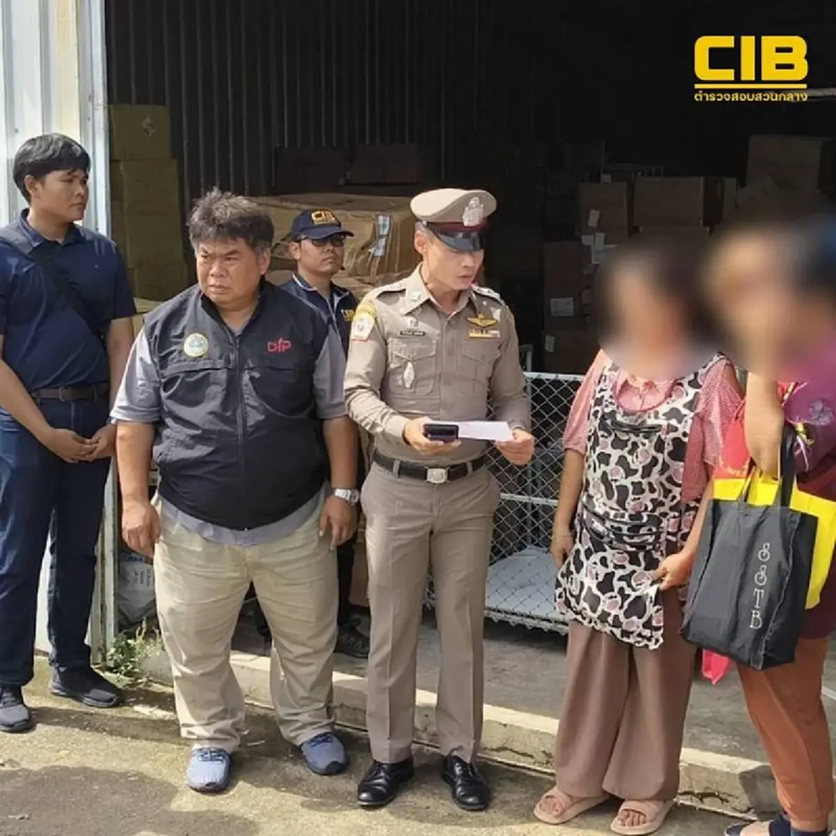 บุกจับ น้ำมันเครื่อง -  ผงมัทฉะ ปลอม ชื่อเจ้าของรู้เลยไม่น่าไว้ใจ