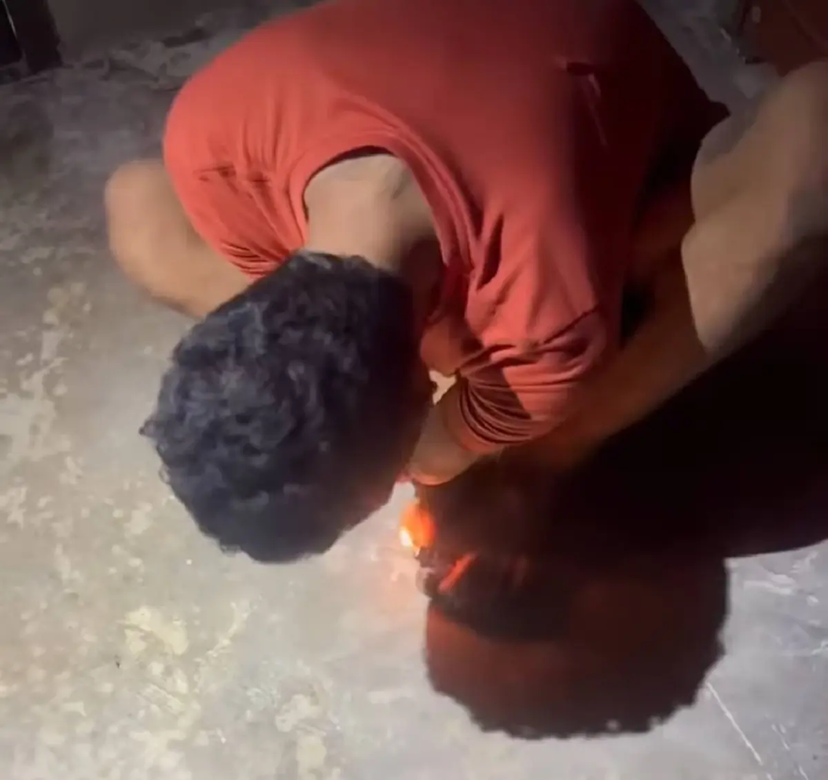 สุดอนาถ! บุกรวบเครือข่ายยาบ้า เจอหนุ่มพิการแขนขาด ยังไม่เลิกเสพ