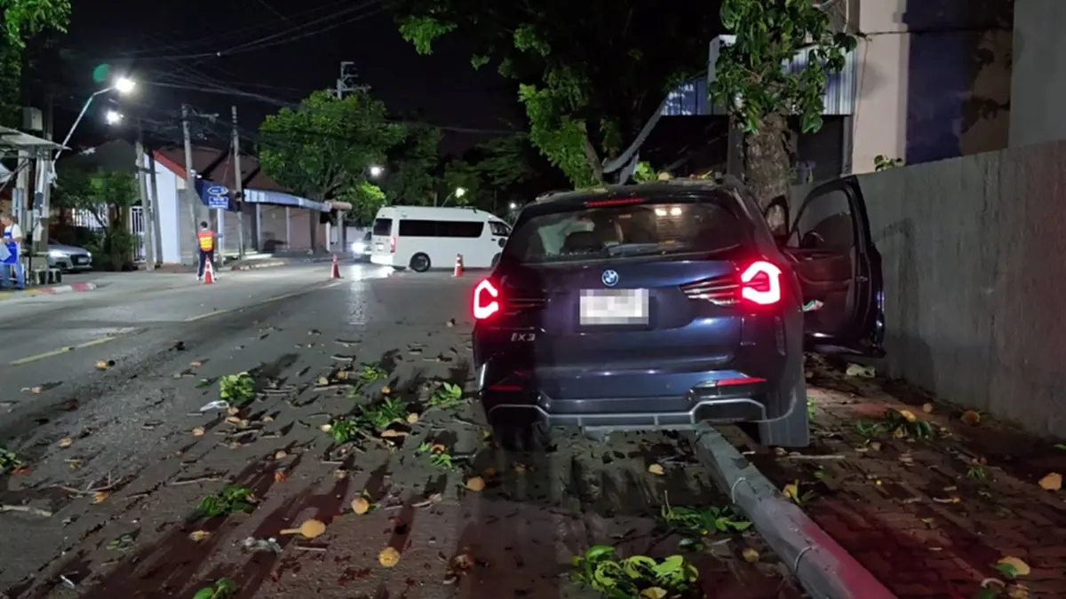 สลด หนุ่มกลับจากดูบอลโลก เมาซิ่ง BMW เสยรถตุ๊กตุ๊ก ดับ 3