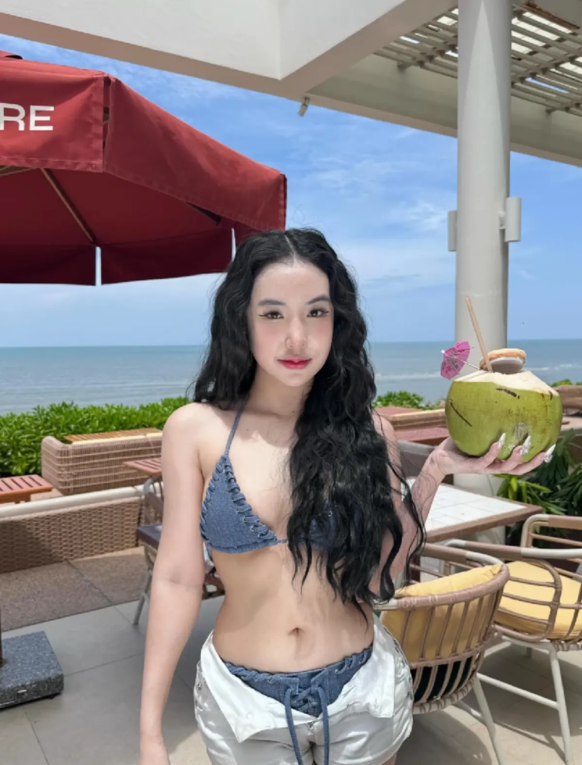  "น้องพลอย " ลูกสาว "เท่ง เถิดเทิง" นุ่งบิกินี่ตัวจิ๋ว ฉลองวัย 24 ปี