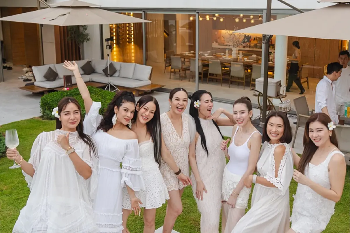 รวมตัวแม่แก๊งนางร้ายฉลองวันเกิด "กีต้าร์-เปิ้ล" สวยอมตะทุกคน