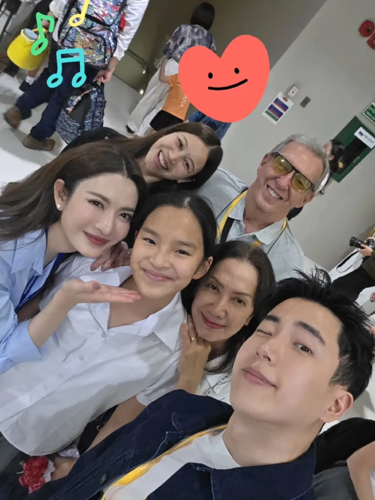 โมเมนต์สุดใจฟู  "แอฟ ทักษอร" ควง "นนกุล" แท็กทีมเชียร์ "น้องปีใหม่"  