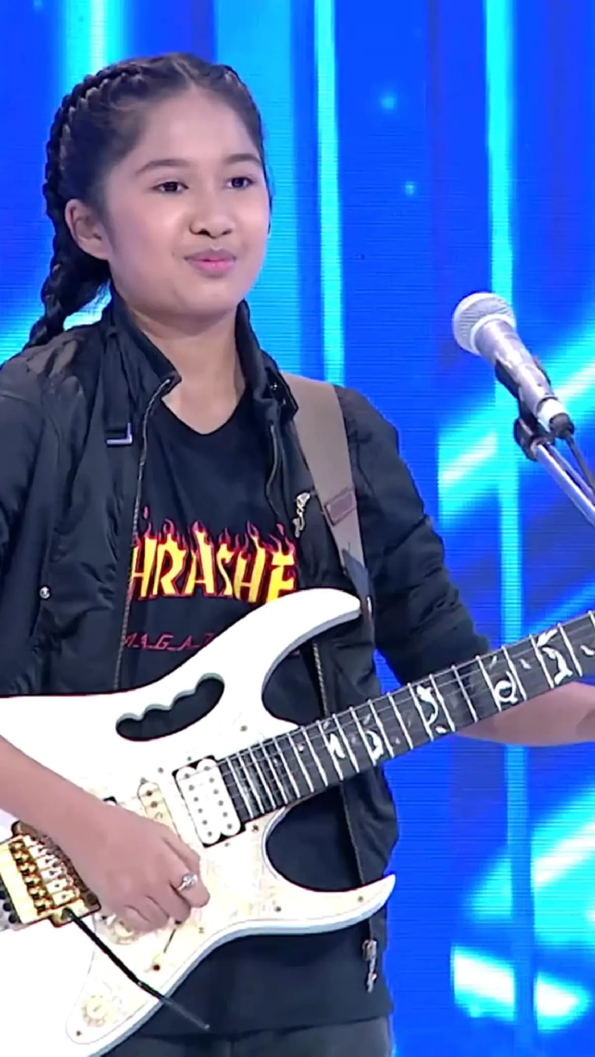 กระหึ่มโลก  "เนเน่ รอยัล" สาวน้อยภูเก็ตวัย 16 ปี คว้า 4 ผ่านเวทีดัง