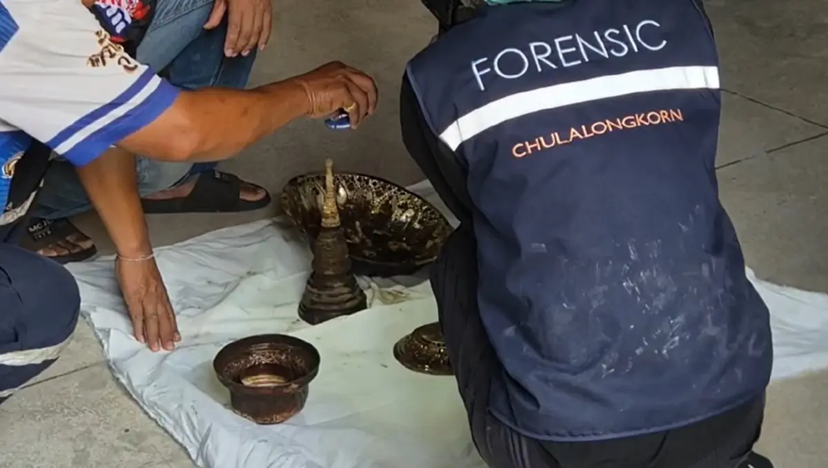ขนลุก เปิดโพรงใต้พระวิหารวัดธาตุทอง เจอโครงกระดูกมนุษย์บนพาน