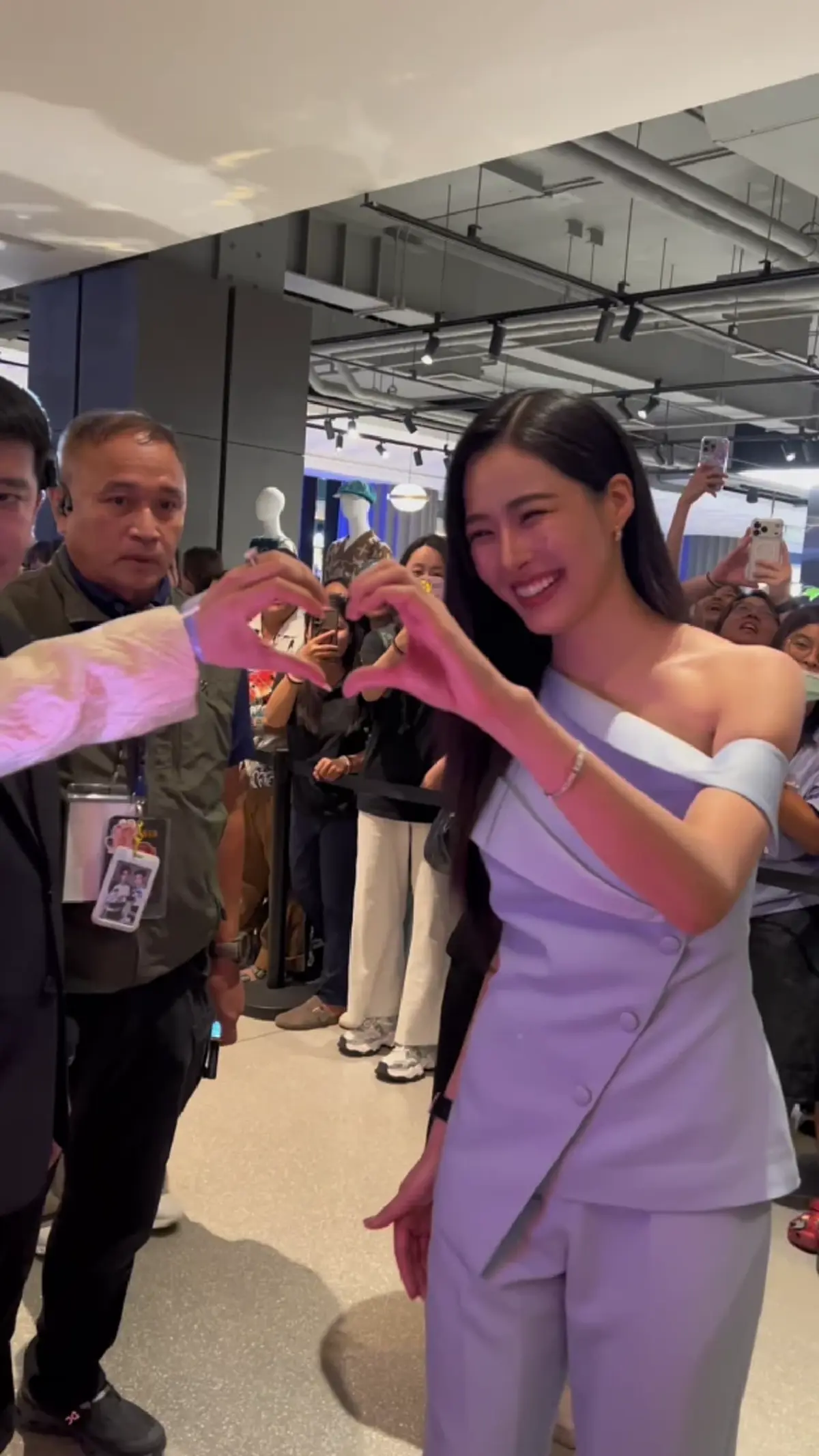 ตัวแม่ยังยอม  "แต้ว ณฐพร"   ถือป้ายไฟเซอร์ไพรส์นางเอกรุ่นน้อง 