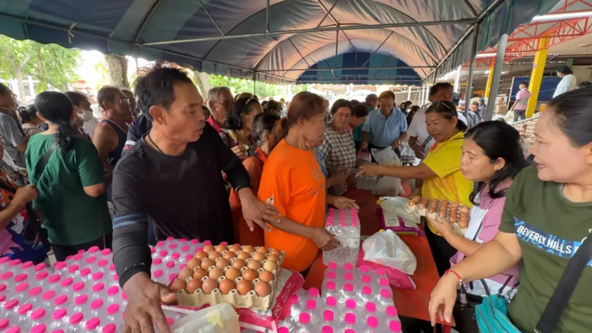 ชาวบ้านโอดหลุดสิทธิบัตรคนจน ด้านวัดแจกถุงยังชีพเยียวยา