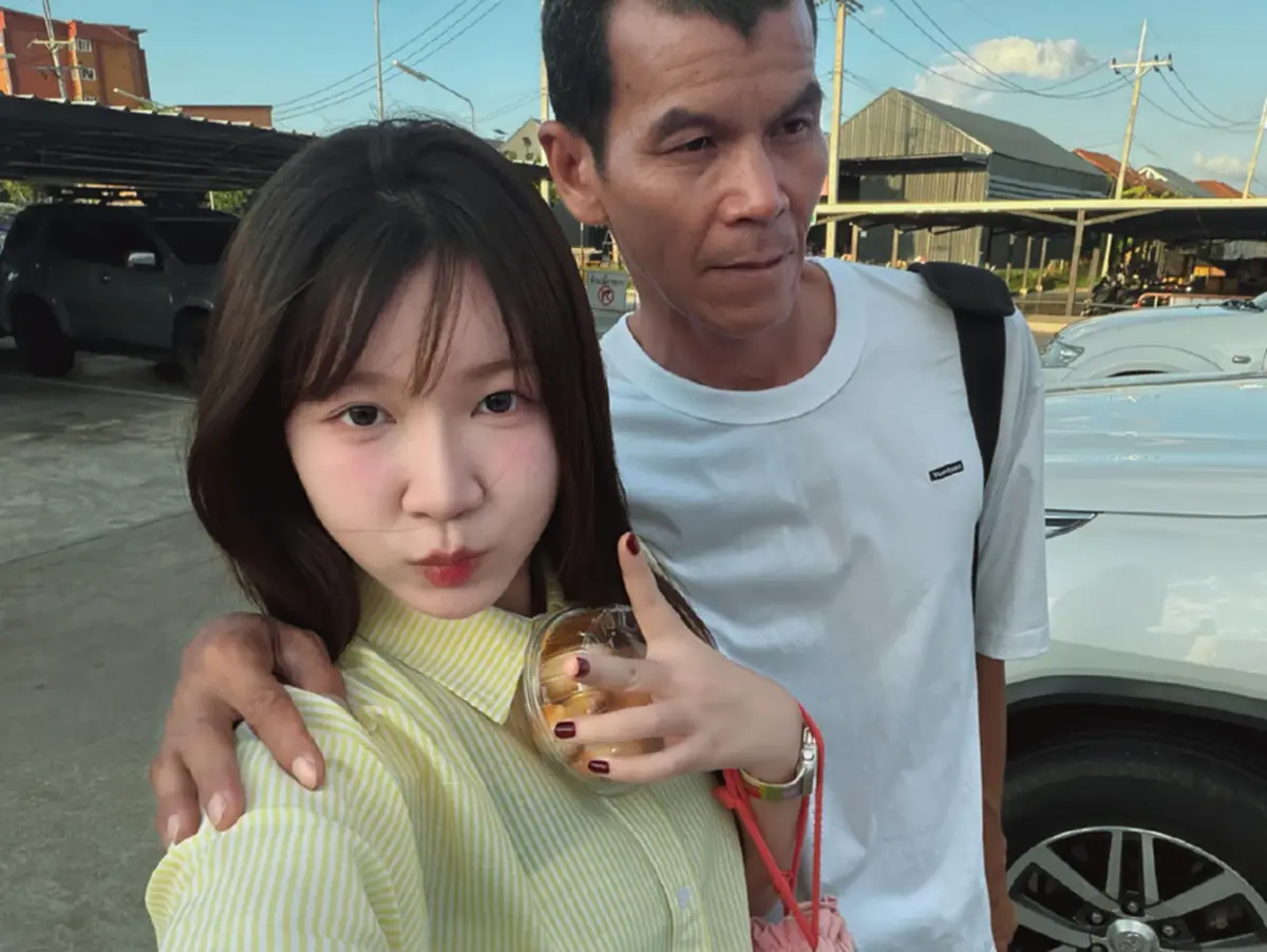ลูกสาว "ยาวลูกหยี" แชะภาพคู่คุณพ่อ หนุ่มๆแห่ฝากตัวเป็นลูกเขย