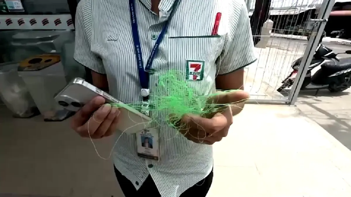 พนักงานเซเว่นช่วยสุนัขจร ถูกปืนยิงปลาปักสะโพกก่อนส่งถึงมือหมอ