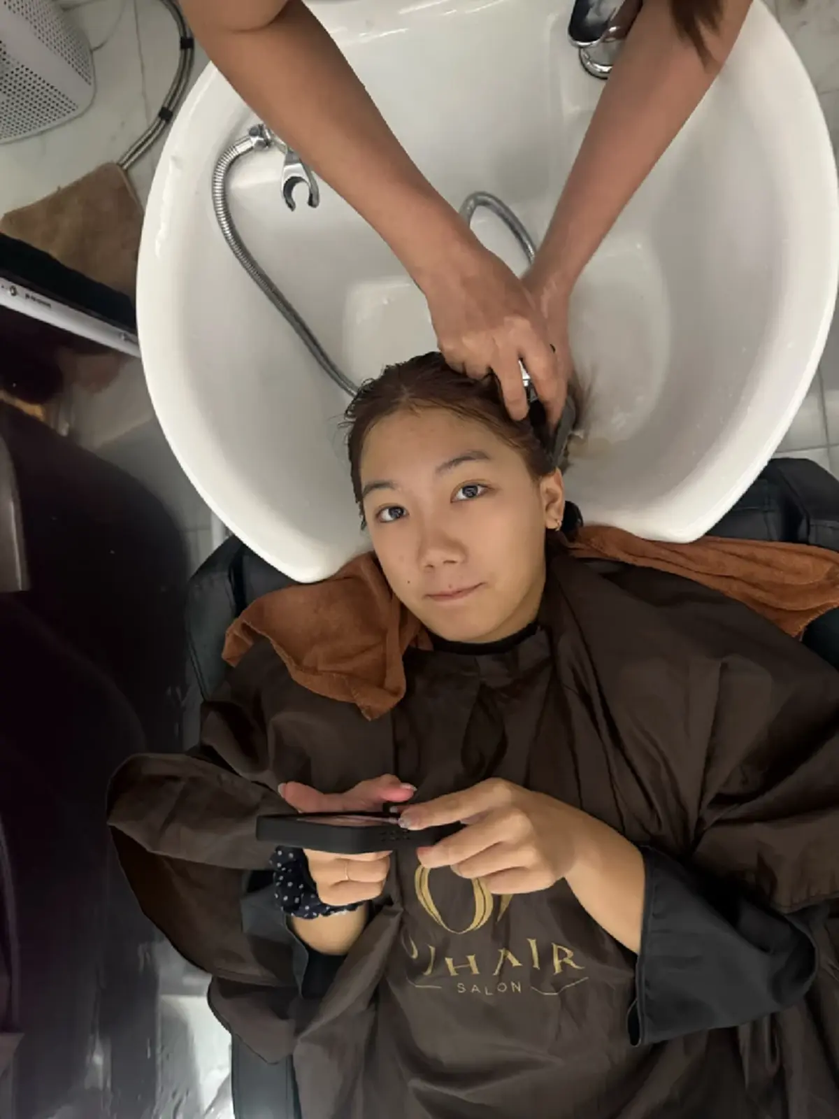 โตเป็นสาวแล้ว! "บอย ปกรณ์" สายเปย์ พาน้อง "วันใหม่" ทำสีผมลุคใหม่ 