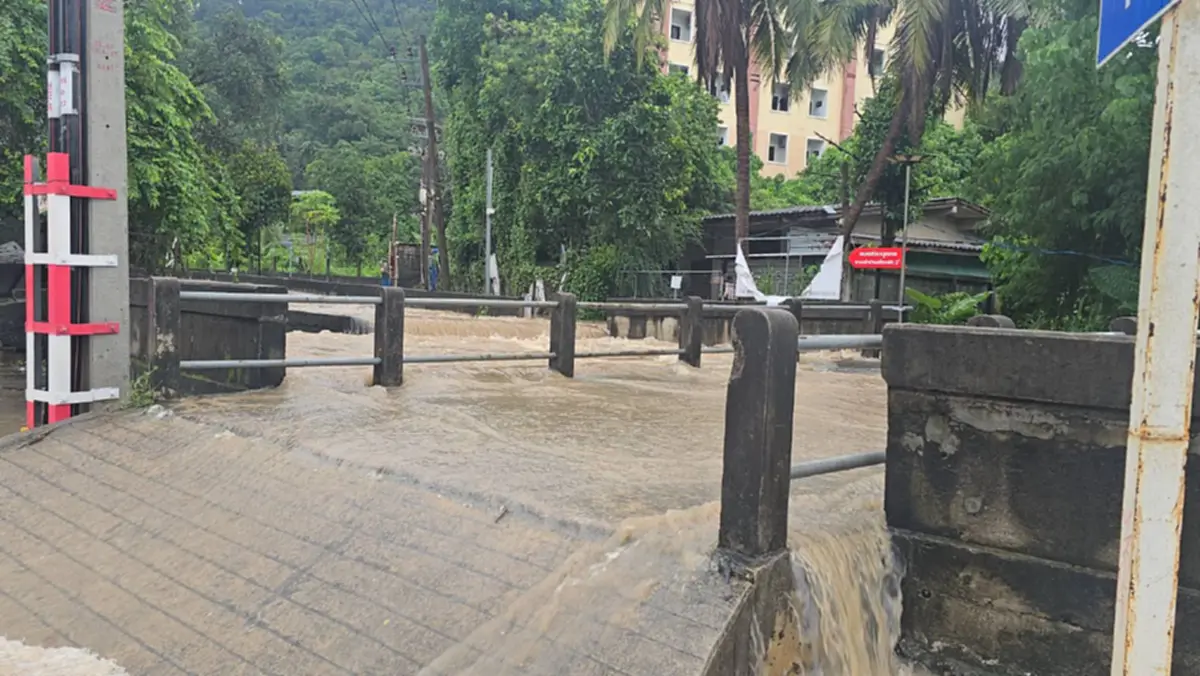 พิษฝนตกหนัก ทำภูเก็ตอ่วมน้ำท่วมเมือง คลองบางใหญ่สูง 3 เมตร