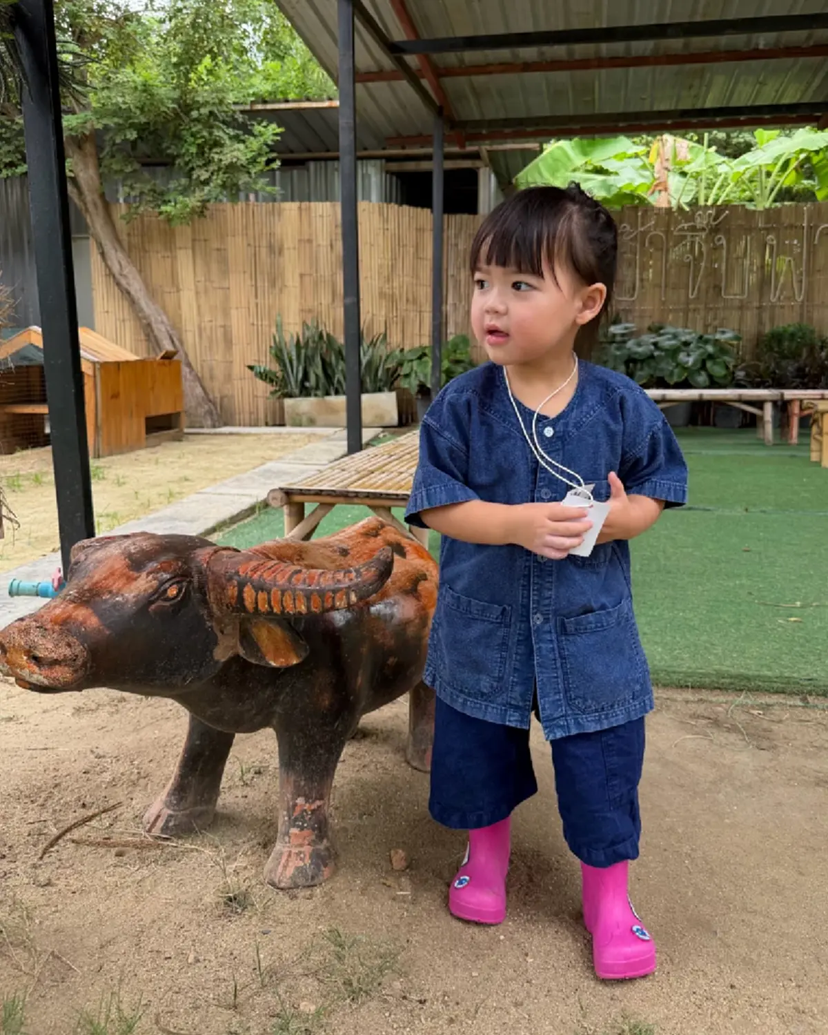 "น้องเอลิเซีย" ลูกสาว "แพทริเซีย-โน้ต"  ลุยโคลนไร้ลุคคุณหนู