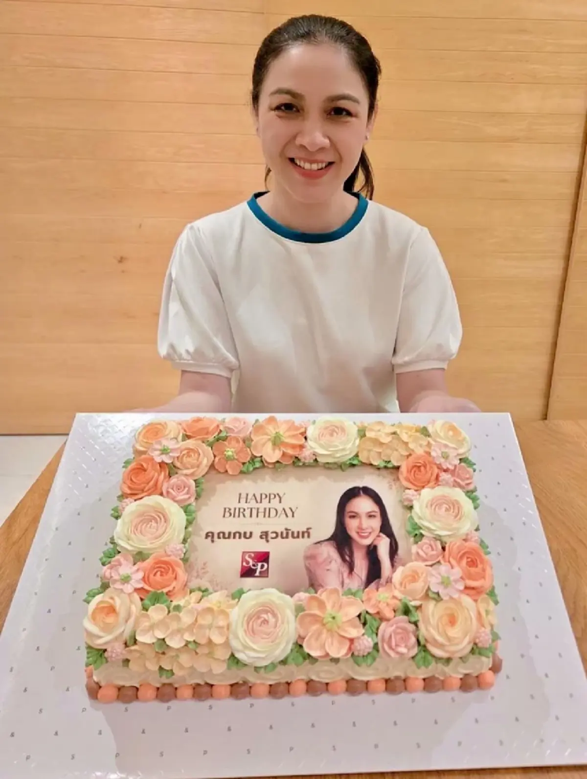  "กบ สุวนันท์" ฉลองวันเกิด 48 ปี อบอุ่นพร้อมหน้าลูกๆและครอบครัว