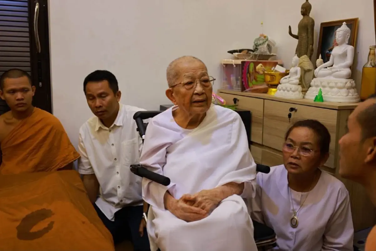 เปิดภาพ "แม่ชีบัวตูม" พี่สาวแท้ๆ "หลวงปู่จื่อ" ดูแลสังขารพระน้องชายไม่ห่าง