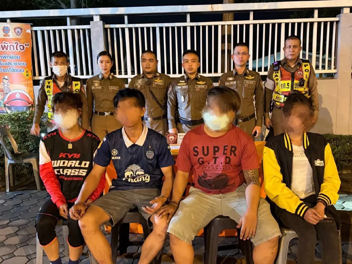 จราจรพระราม 2 ตาดี เรียกตรวจพบพิรุธ ก่อนรวบ 4 ราย ซุกยาบ้า-ไอซ์