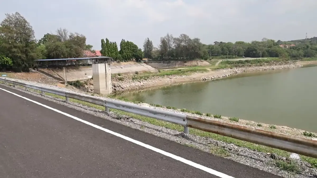 วิกฤตลำตะคอง! ซูเปอร์เอลนีโญทำน้ำแห้ง ถนนปี 15 โผล่พ้นน้ำ