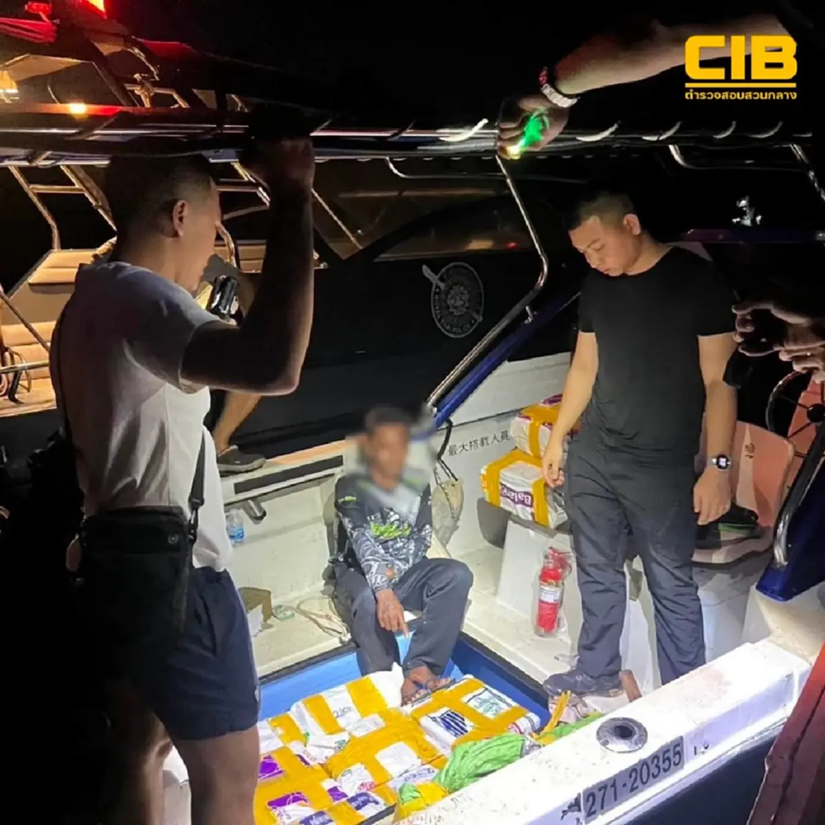 เรื่องใหญ่ "ค้นเรือสปีดโบ๊ท" กลาง ทะเลตราด ผงะ เจอเต็ม ๆ ชุดใหญ่ 