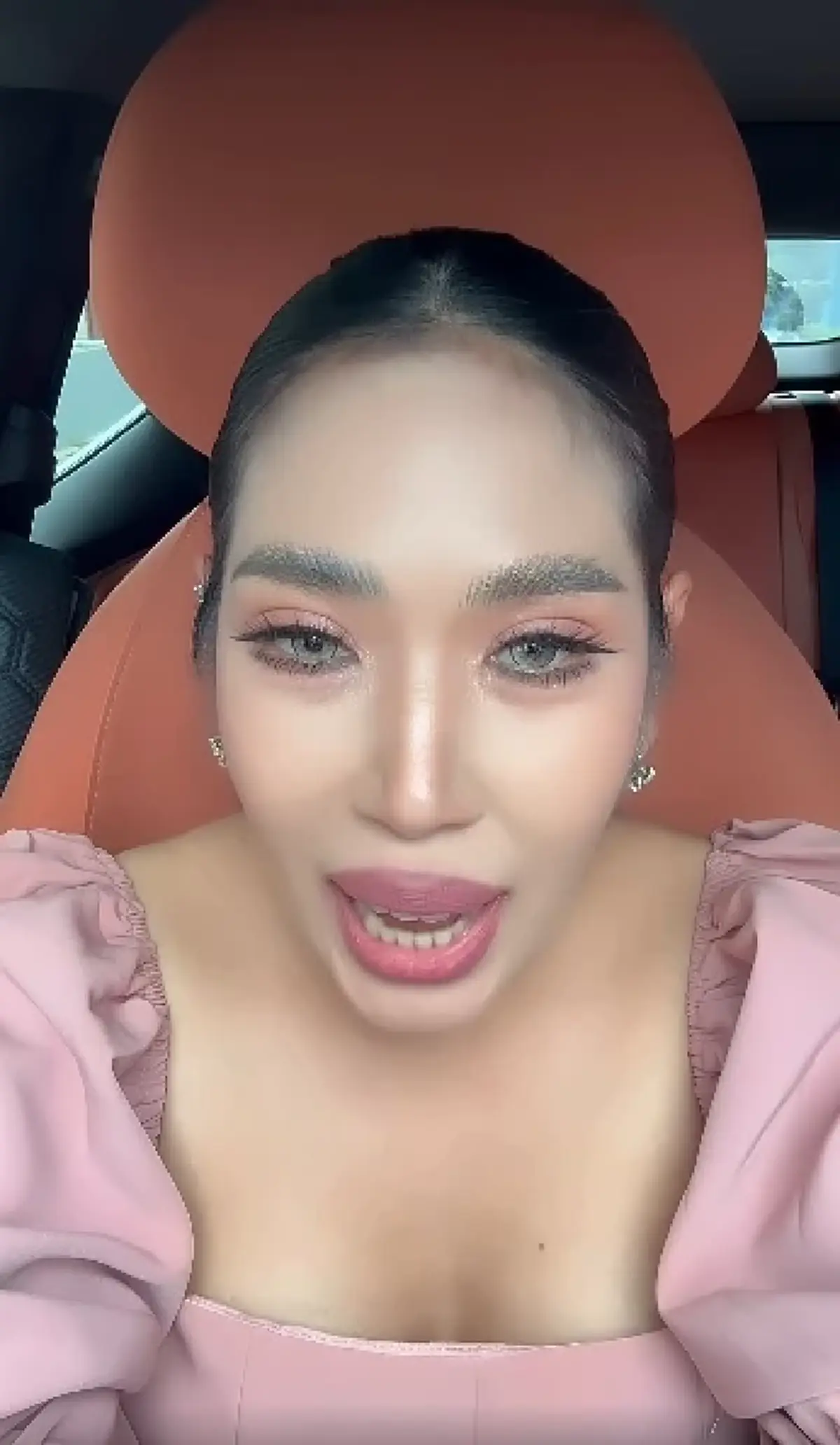 ผิดคาด ท่าที รุ่นพี่ LGBTQ บูลลี่รุ่นน้อง หลังเจอคุณแม่คนจริง