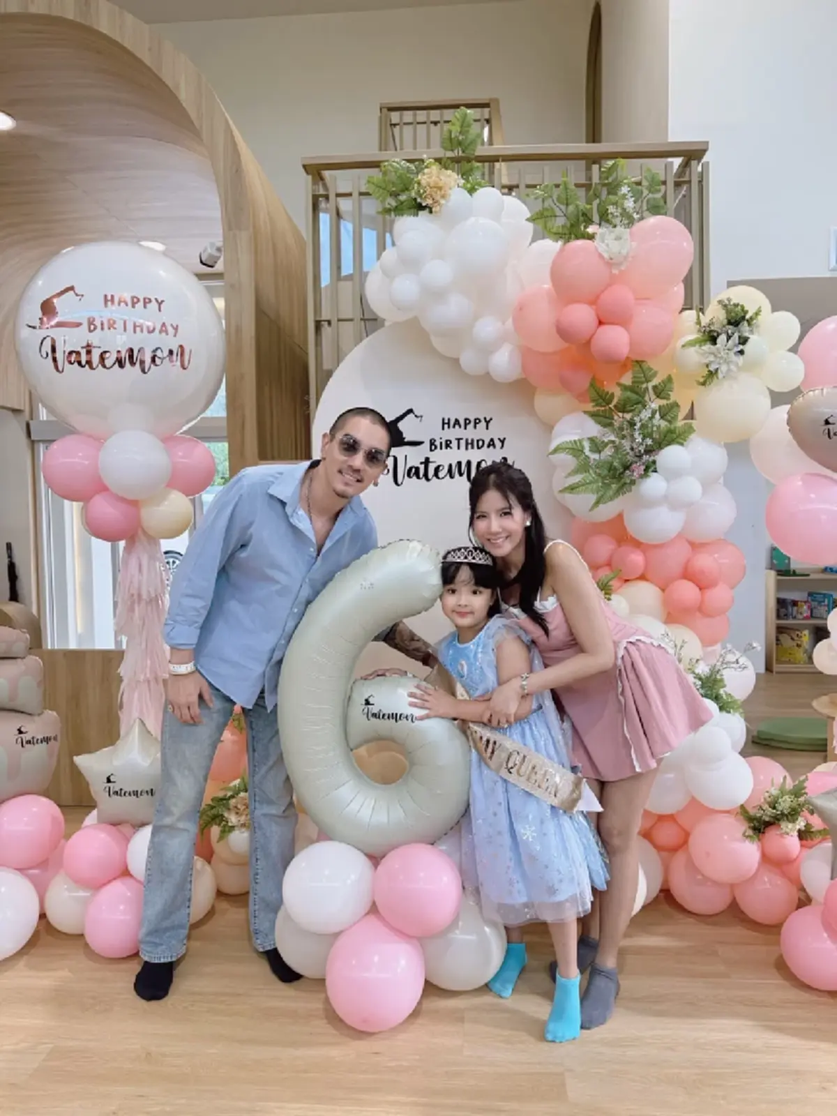 "ใบเตย-ดีเจแมน" ร่วมเฟรมพร้อมหน้า จัดงานวันเกิด "น้องเวทย์มน"