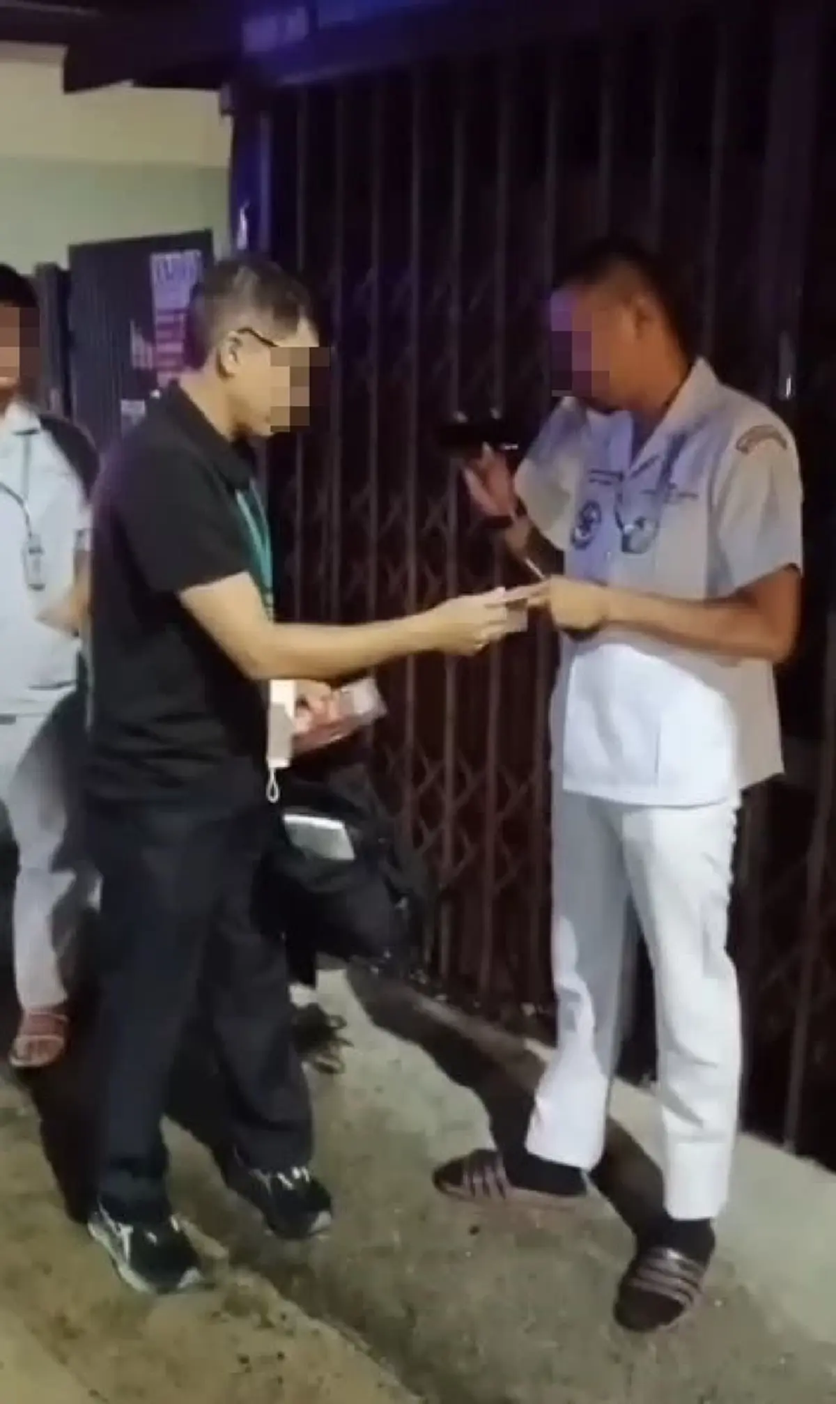 ฉาว กู้ภัยขวางรถเอราวัณรอส่งผู้ป่วยมะเร็ง รีด 1,000 แลกเปิดทาง
