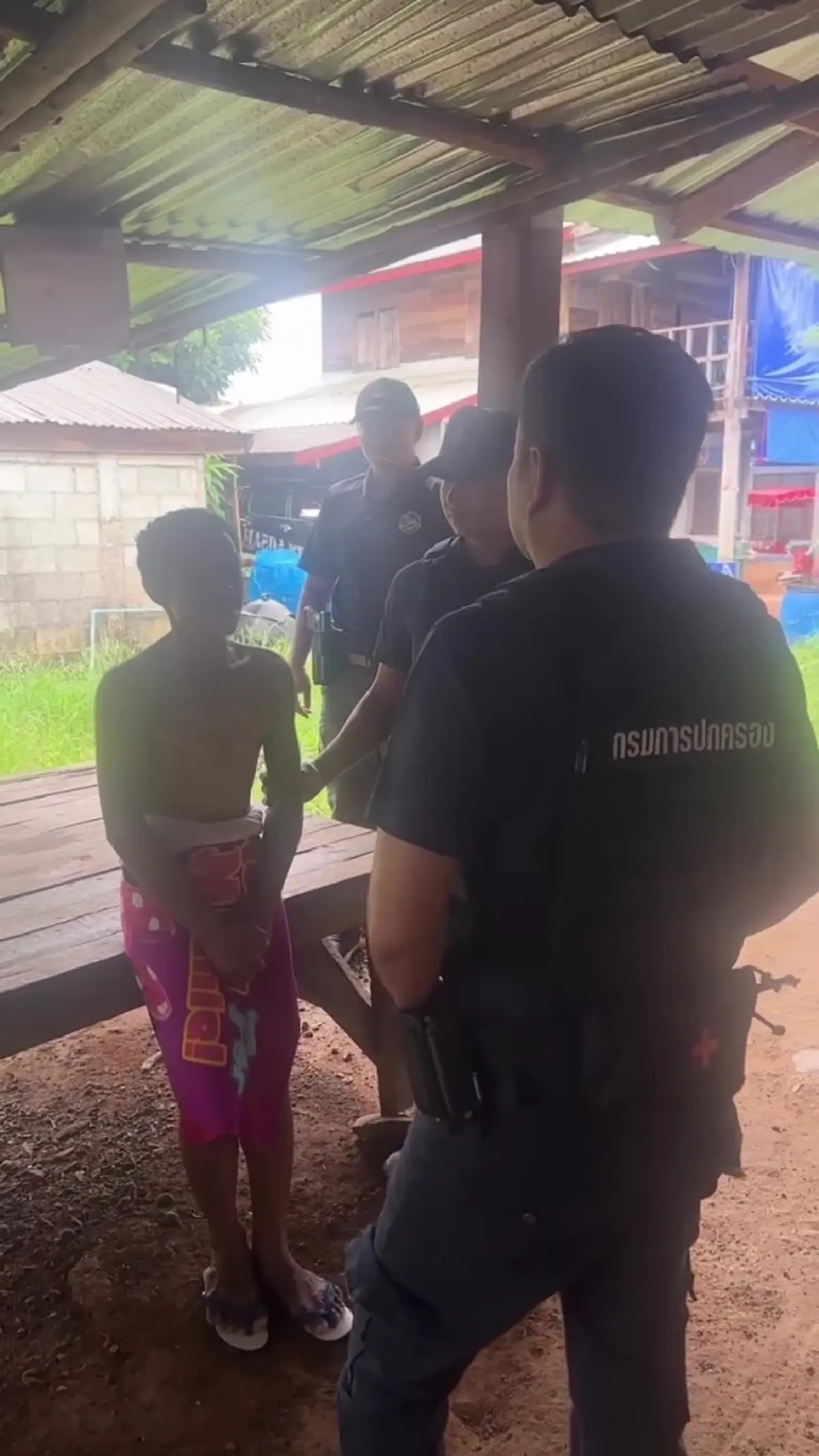 ปลัดบุกจับหนุ่มเสพยา อ้าง "ชีปะขาวบนฟ้า" สั่งให้เสพ กำจัดมนต์ดำ