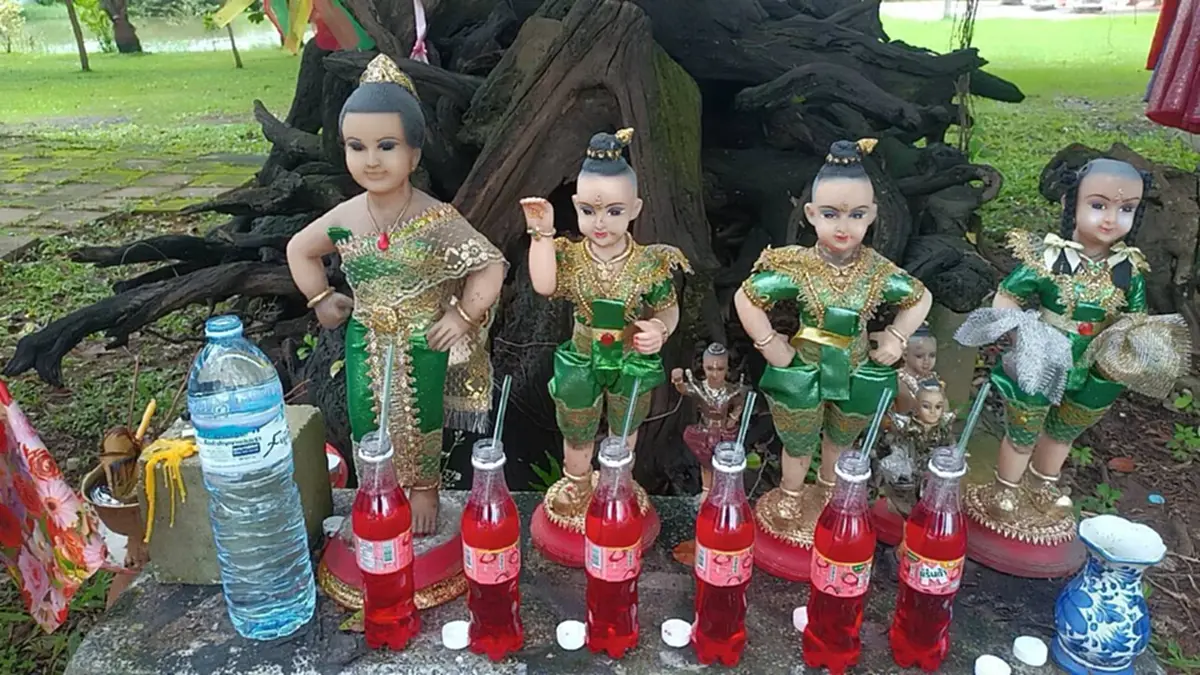 ขนลุก! สาวใหญ่ลูบตอตะเคียน เห็นเลขก่อนถูกหวยรับเงินแสน