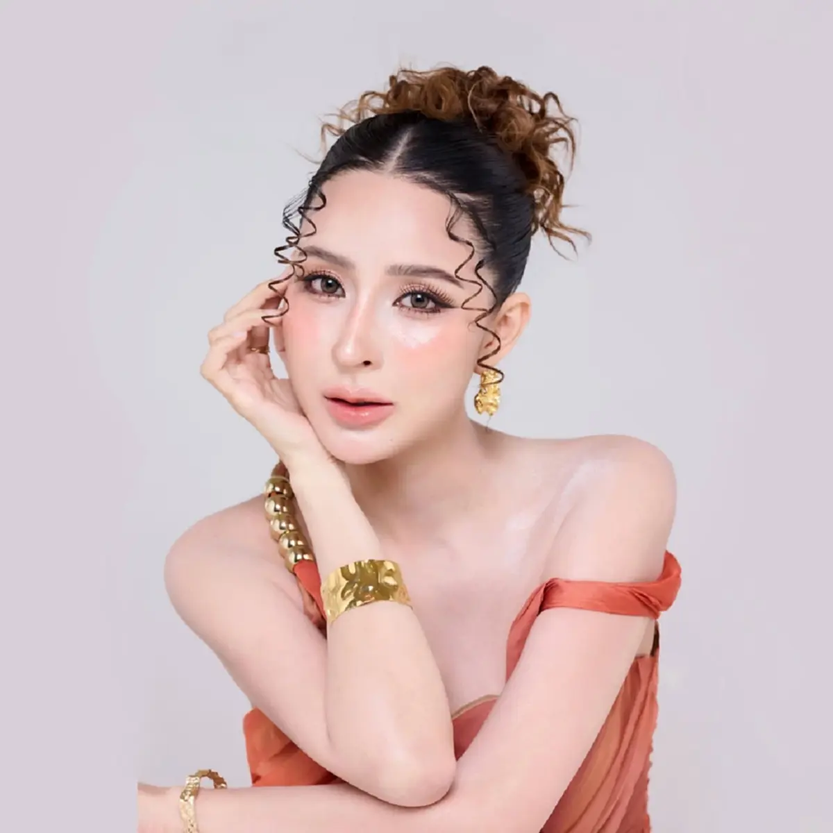 "เม พรีมายา" แจงแล้ว ดราม่ารักลูกแฝด "โซล-โมเน่" ไม่เท่ากัน